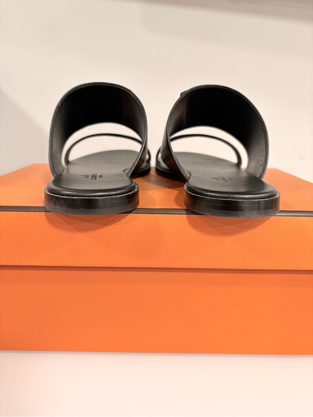 Hermès Caia Slides
Black 37 Preowned - Picture 7 of 11